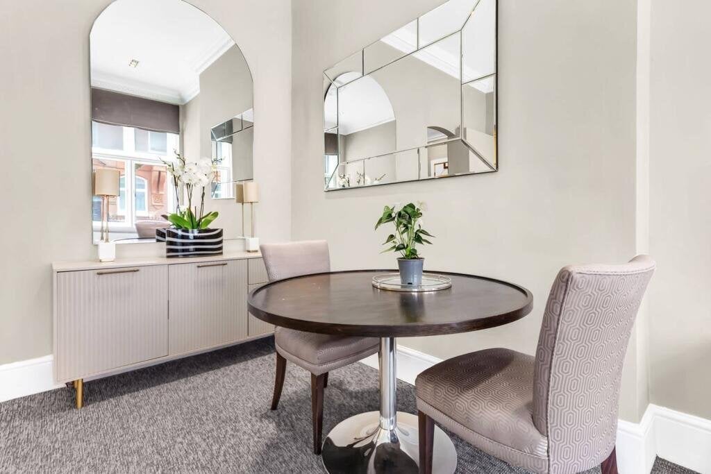 Flat Draycott Place in Greater London