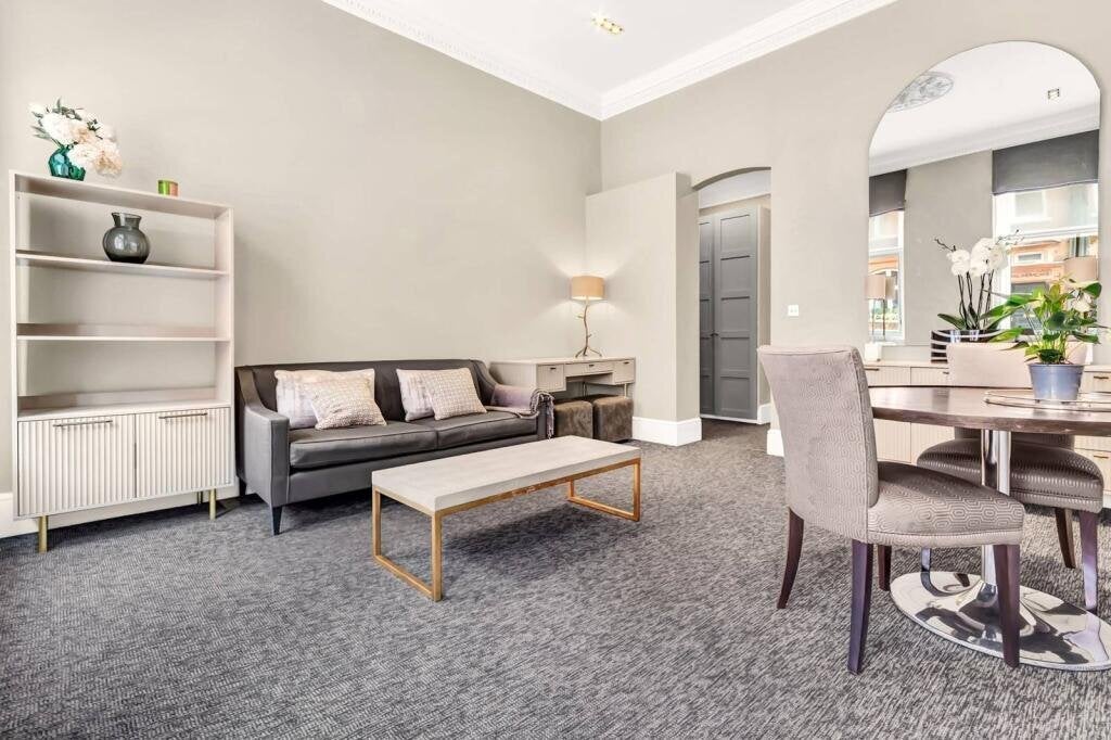 Flat Draycott Place in Greater London