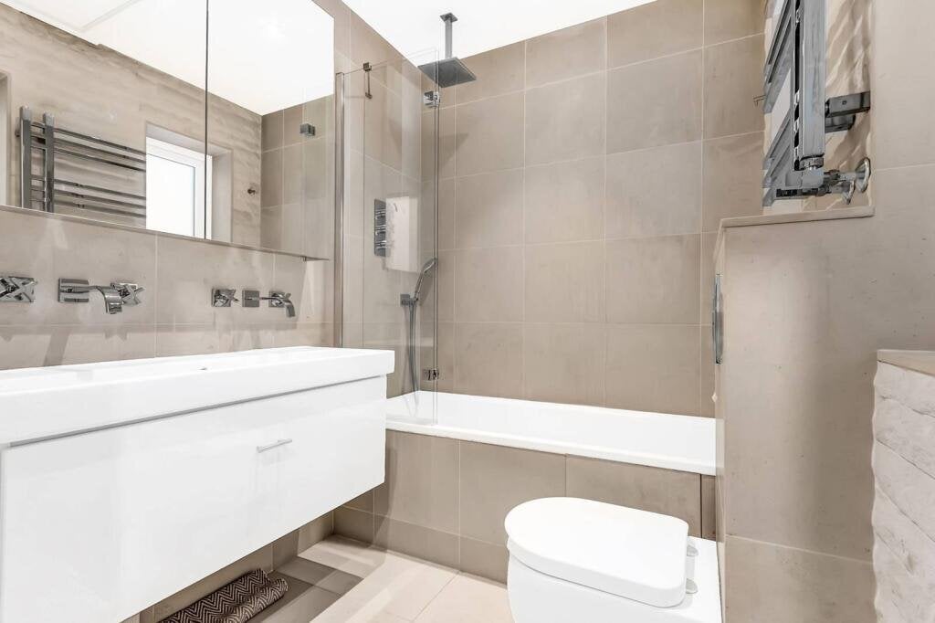 Flat Draycott Place in Greater London