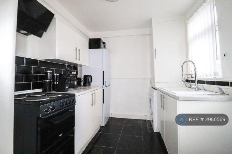 Room Spellow Lane in Liverpool
