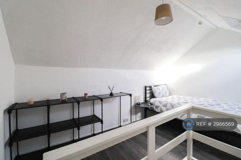 Room Spellow Lane in Liverpool