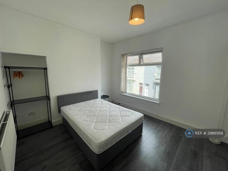 Room Spellow Lane in Liverpool