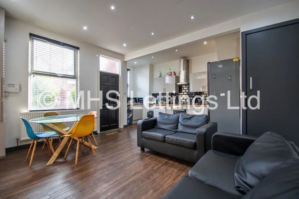 Flat Brudenell Street in Leeds