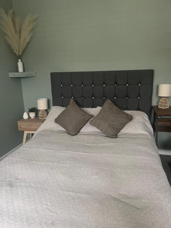 Room Bow Common Lane in Greater London
