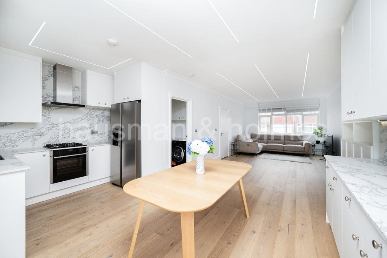 House Dale Close in Greater London