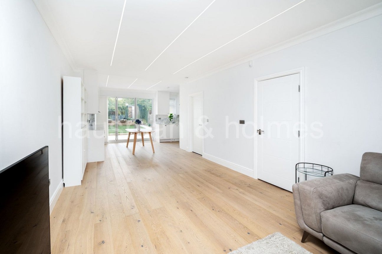 House Dale Close in Greater London