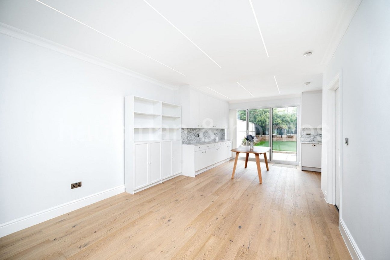 House Dale Close in Greater London