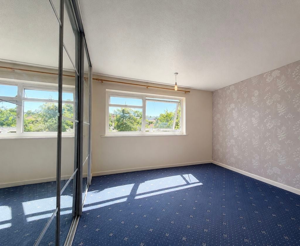 Flat Coombe Crescent in Chichester