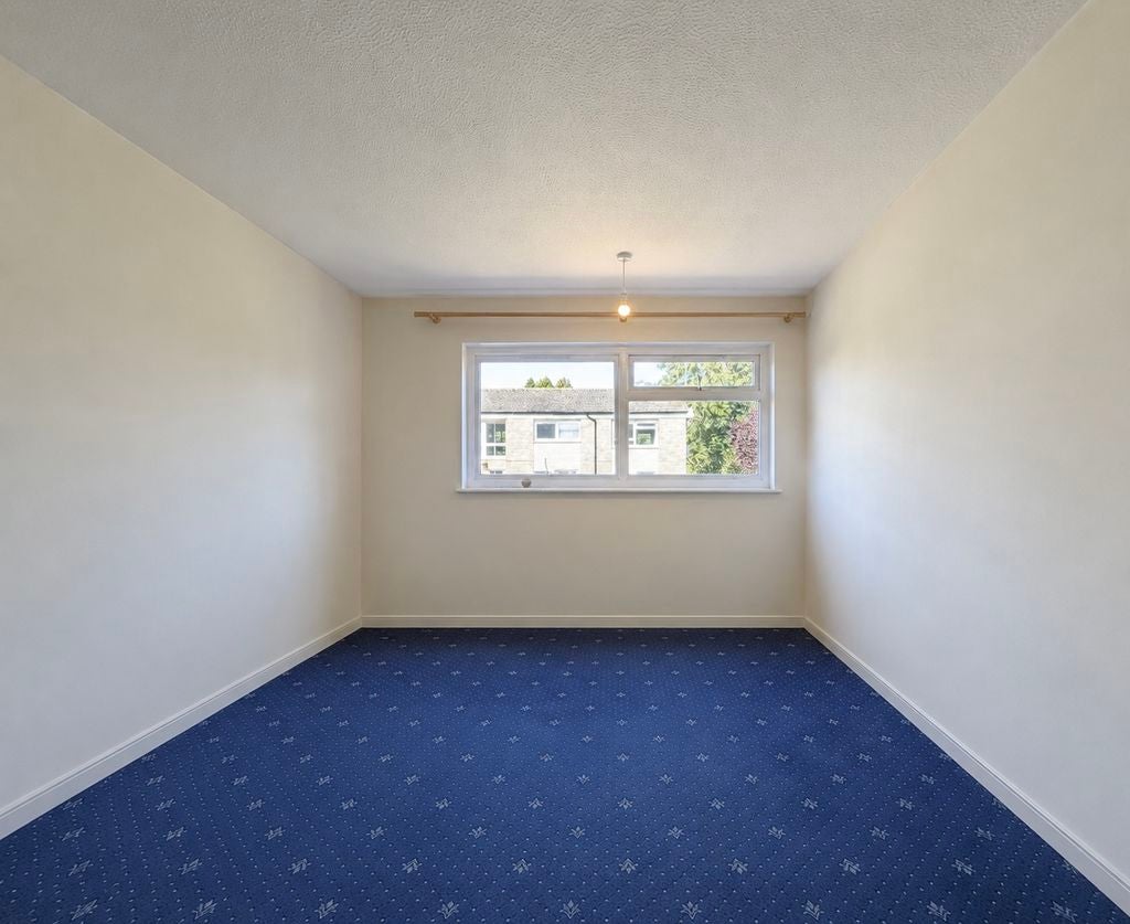 Flat Coombe Crescent in Chichester