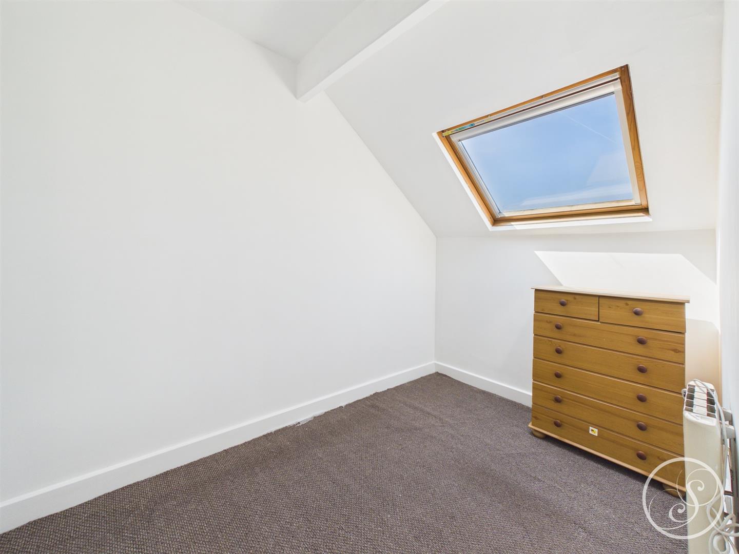 Flat Hollyshaw Street in Leeds