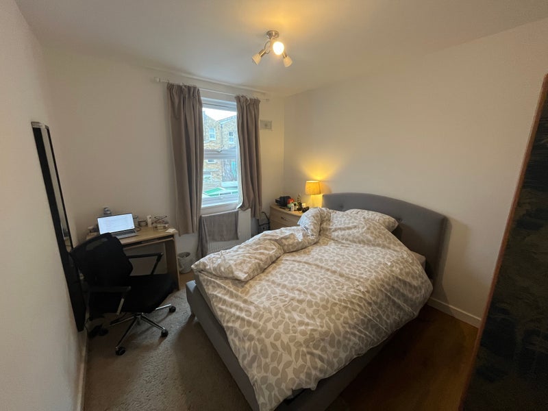 Room Smyrk's Road in Greater London