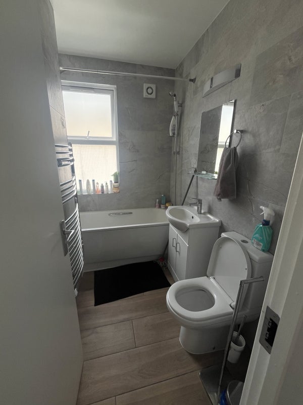 Room Smyrk's Road in Greater London