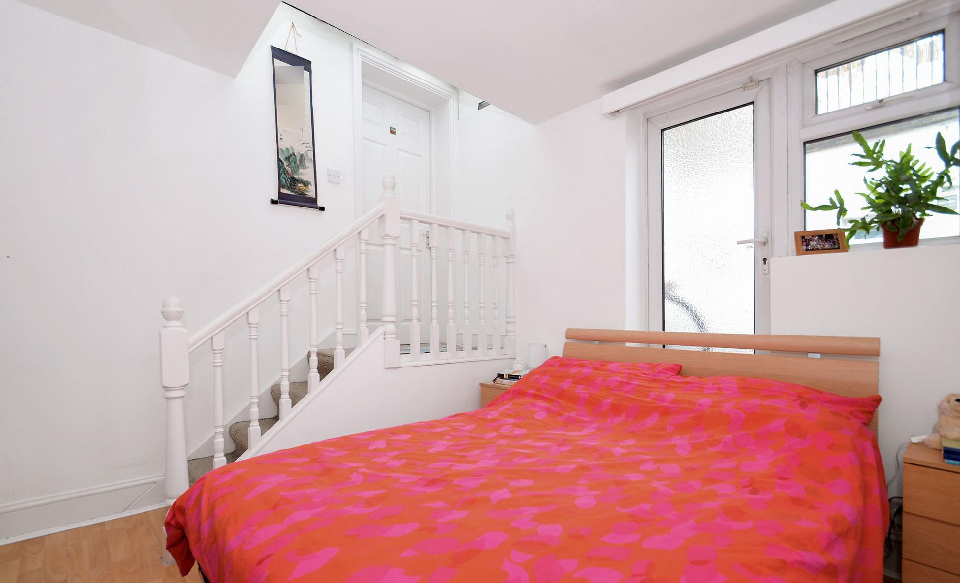 Flat Crouch Hill in Greater London