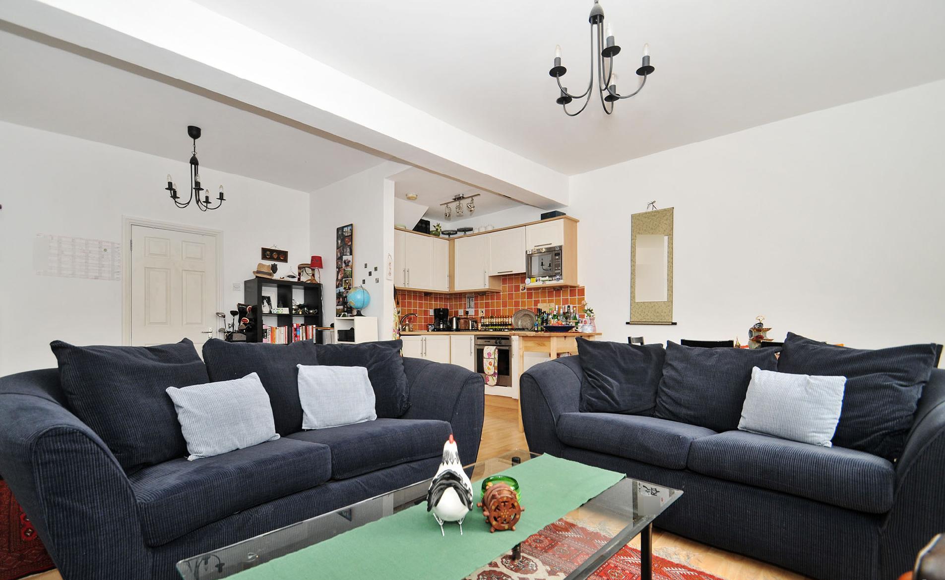 Flat Crouch Hill in Greater London