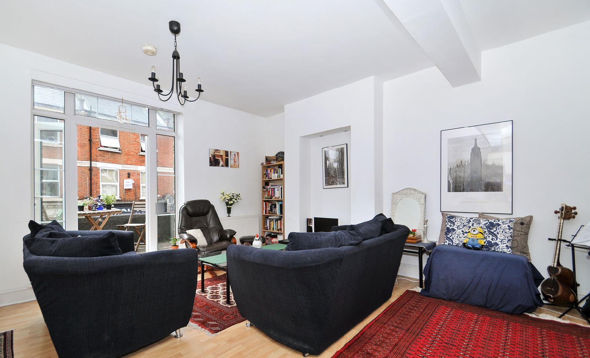 Flat Crouch Hill in Greater London