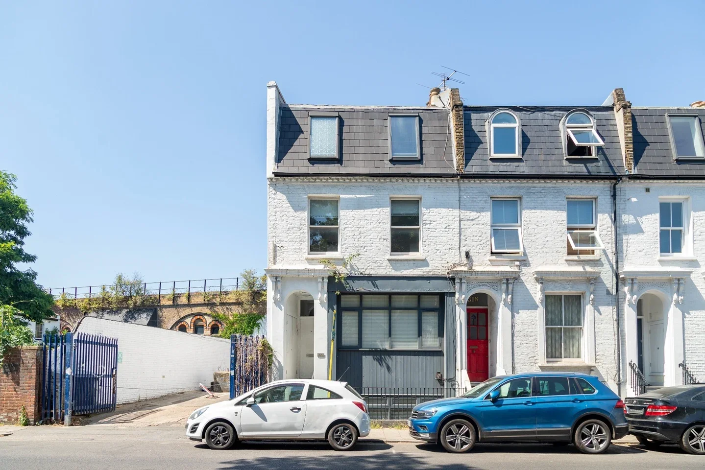 Flat Coldharbour Lane in Greater London