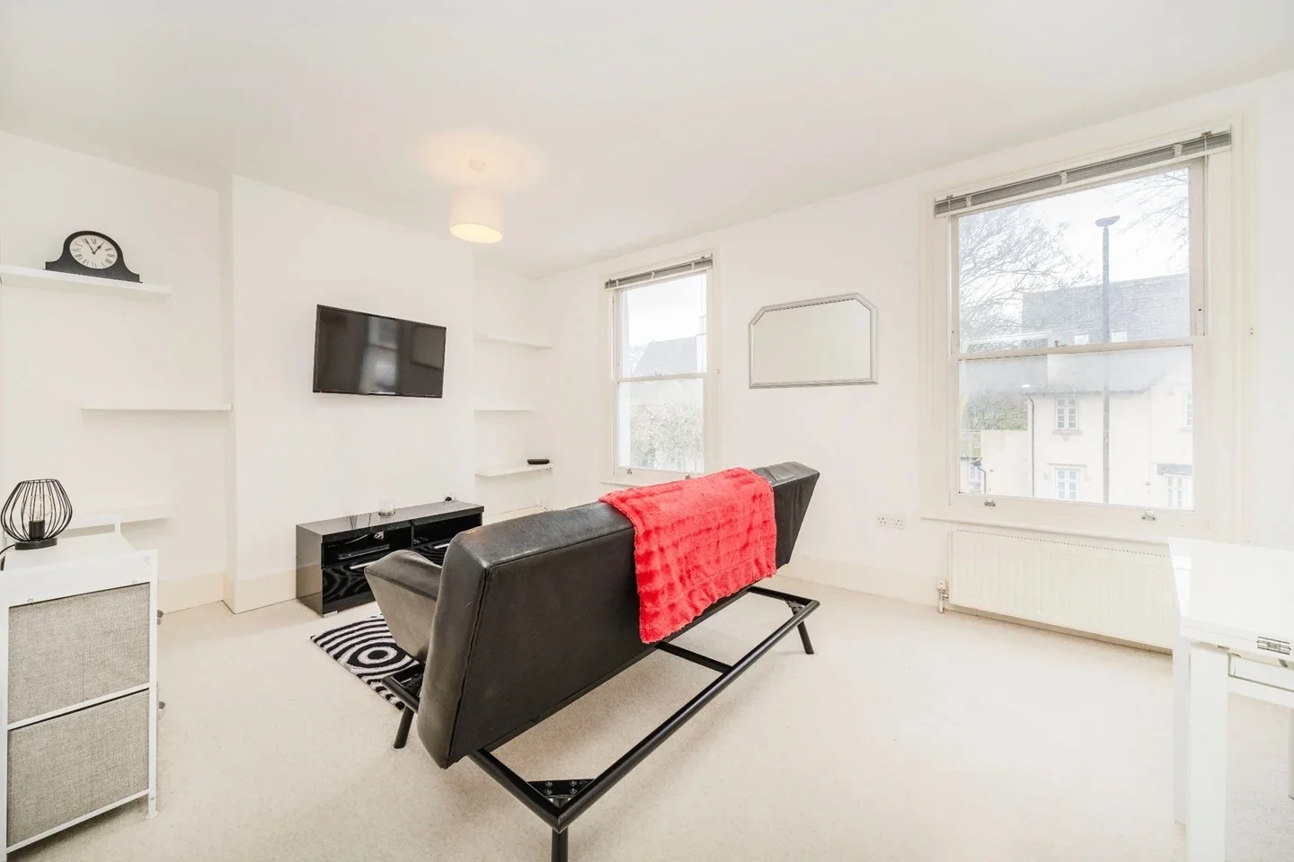 Flat Coldharbour Lane in Greater London