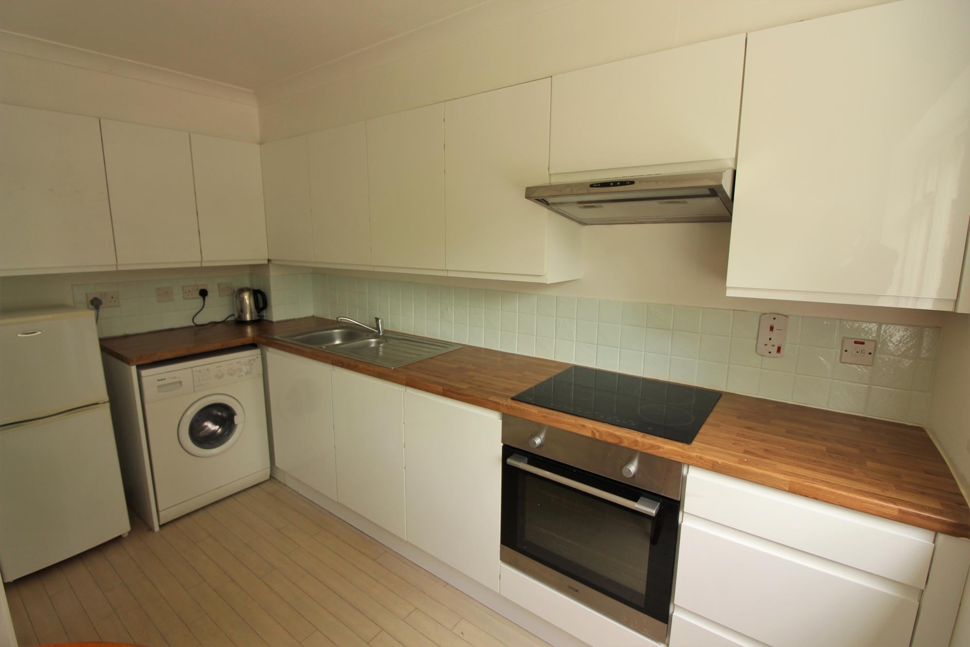 Flat Elgin Road in Elmbridge