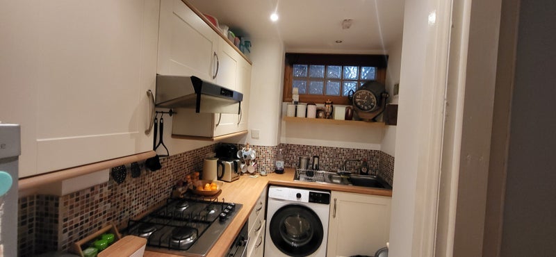Room Finlay Drive in Glasgow