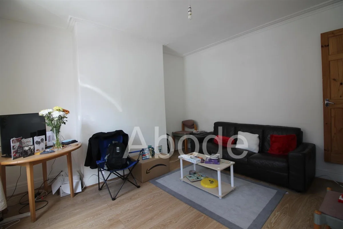 Room Thornville Road in Leeds