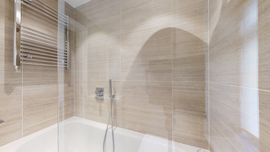 Flat Collingham Road in Greater London