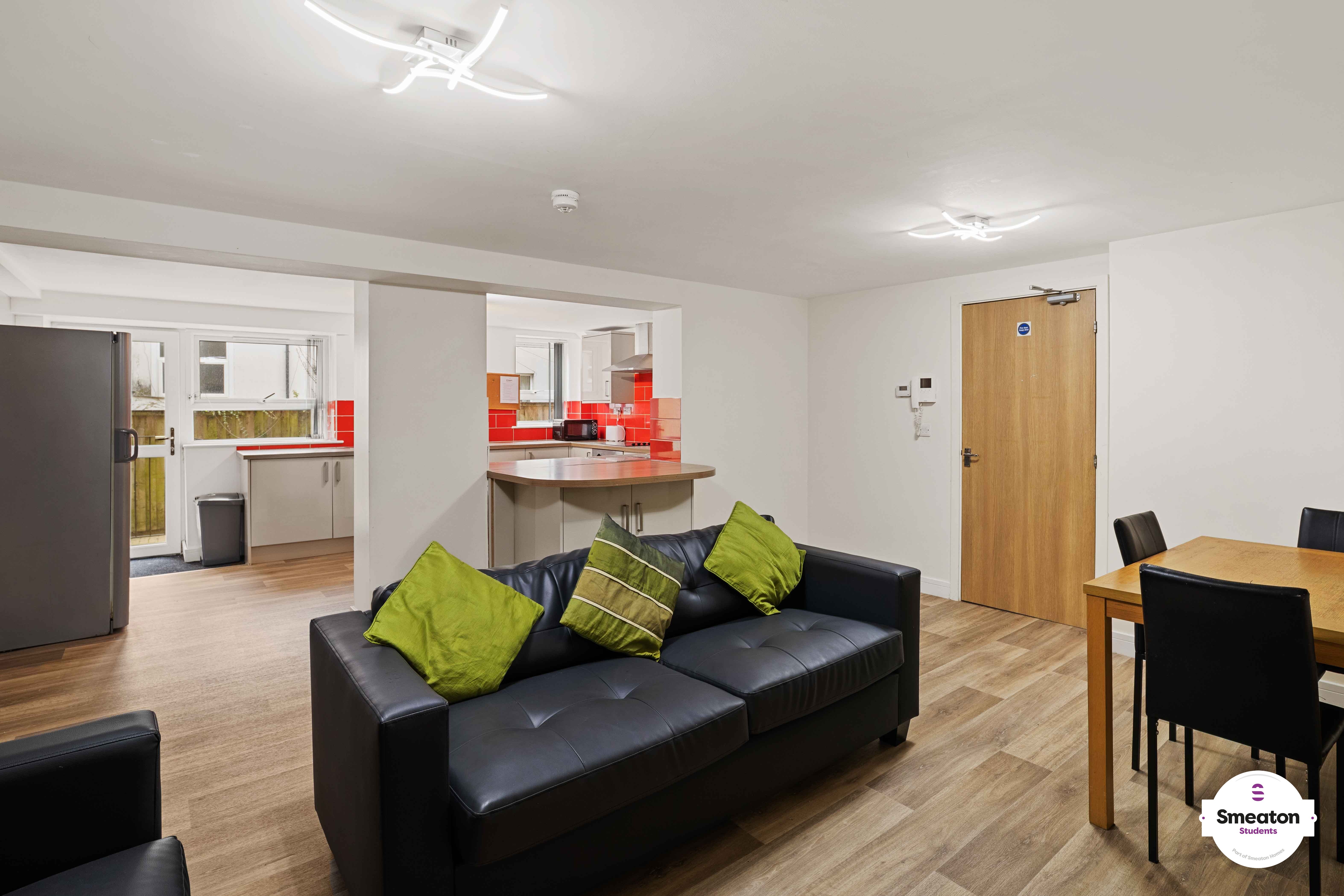 Flat Houndiscombe Road in Plymouth