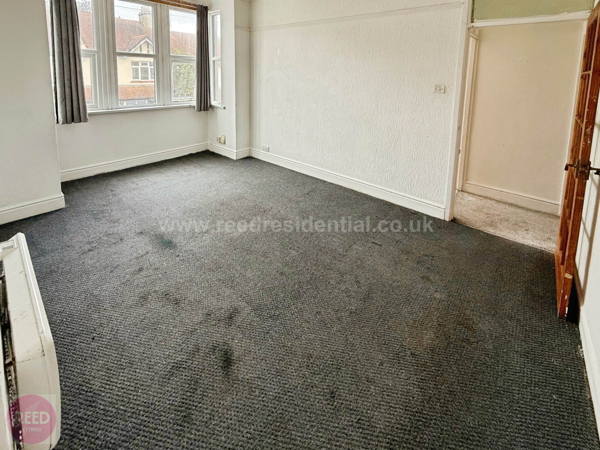 Flat Wenham Drive in Southend-on-Sea