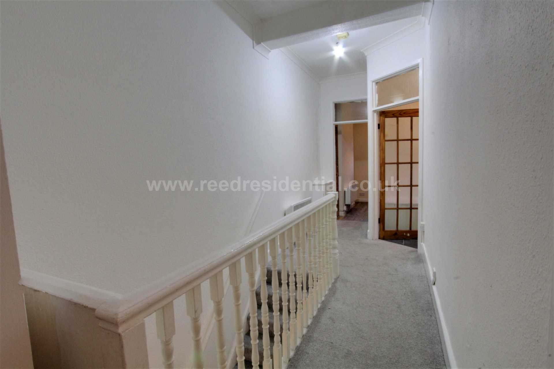 Flat Wenham Drive in Southend-on-Sea