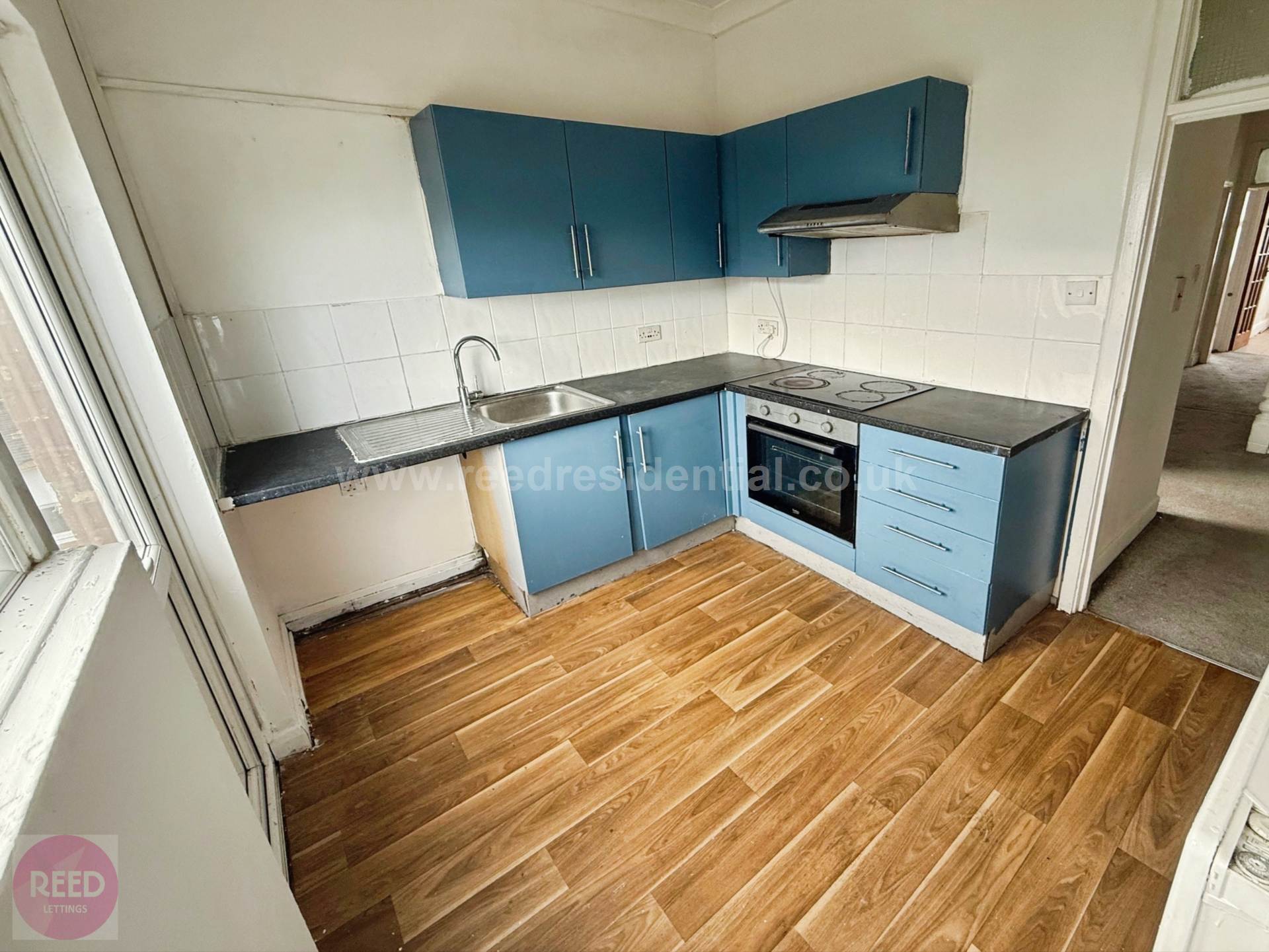 Flat Wenham Drive in Southend-on-Sea