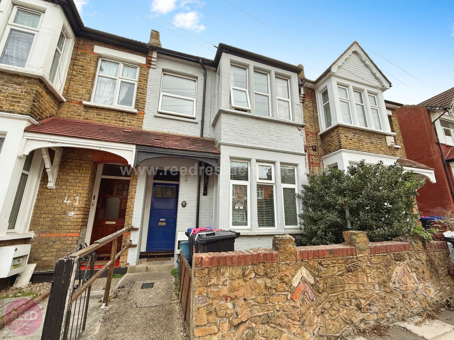 Flat Wenham Drive in Southend-on-Sea