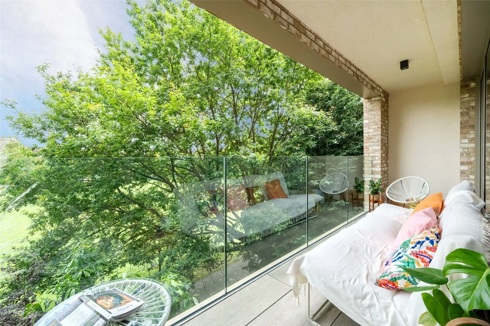 Flat Espalier Gardens in Greater London