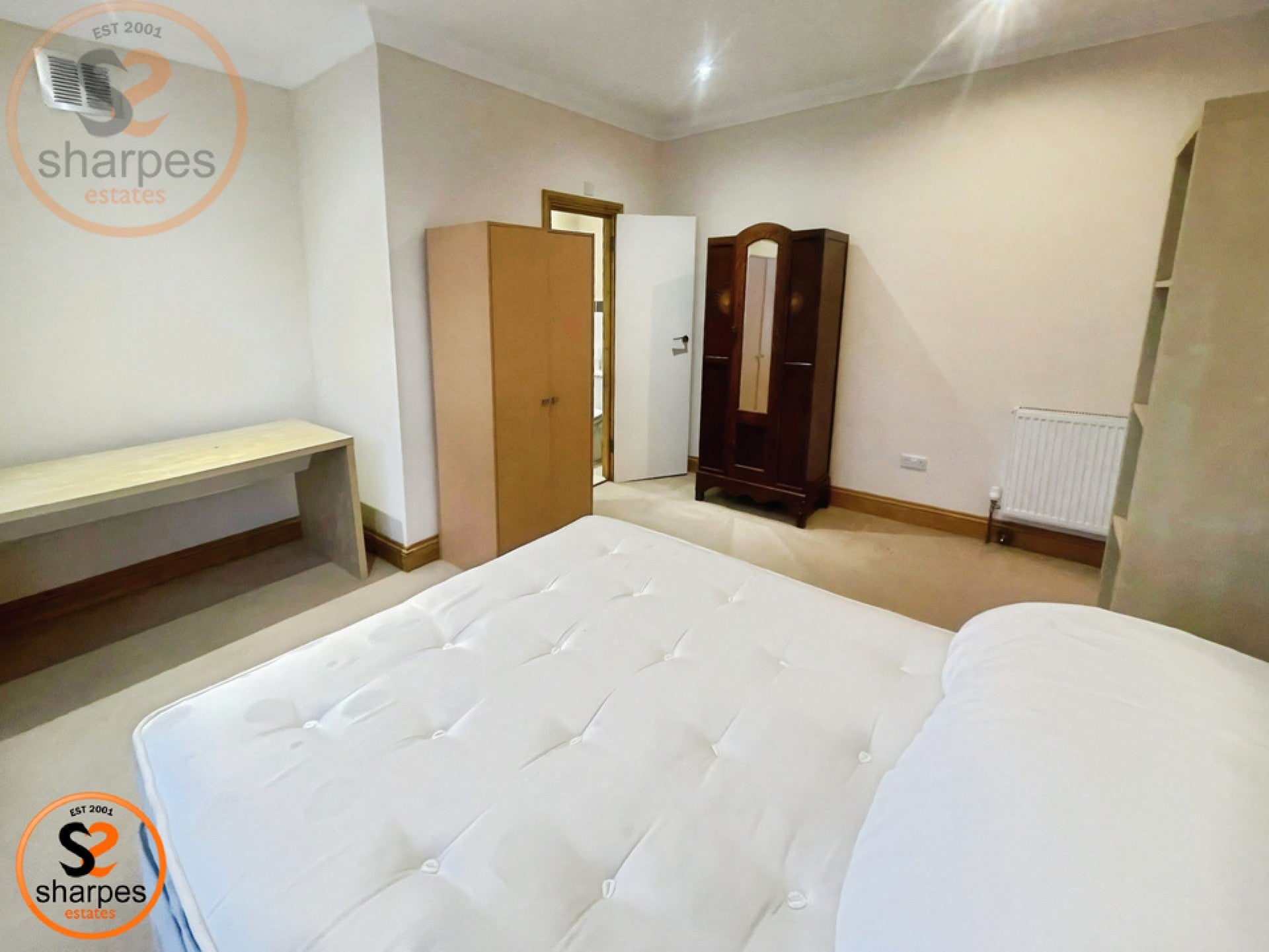 Room Robinson Road in Greater London