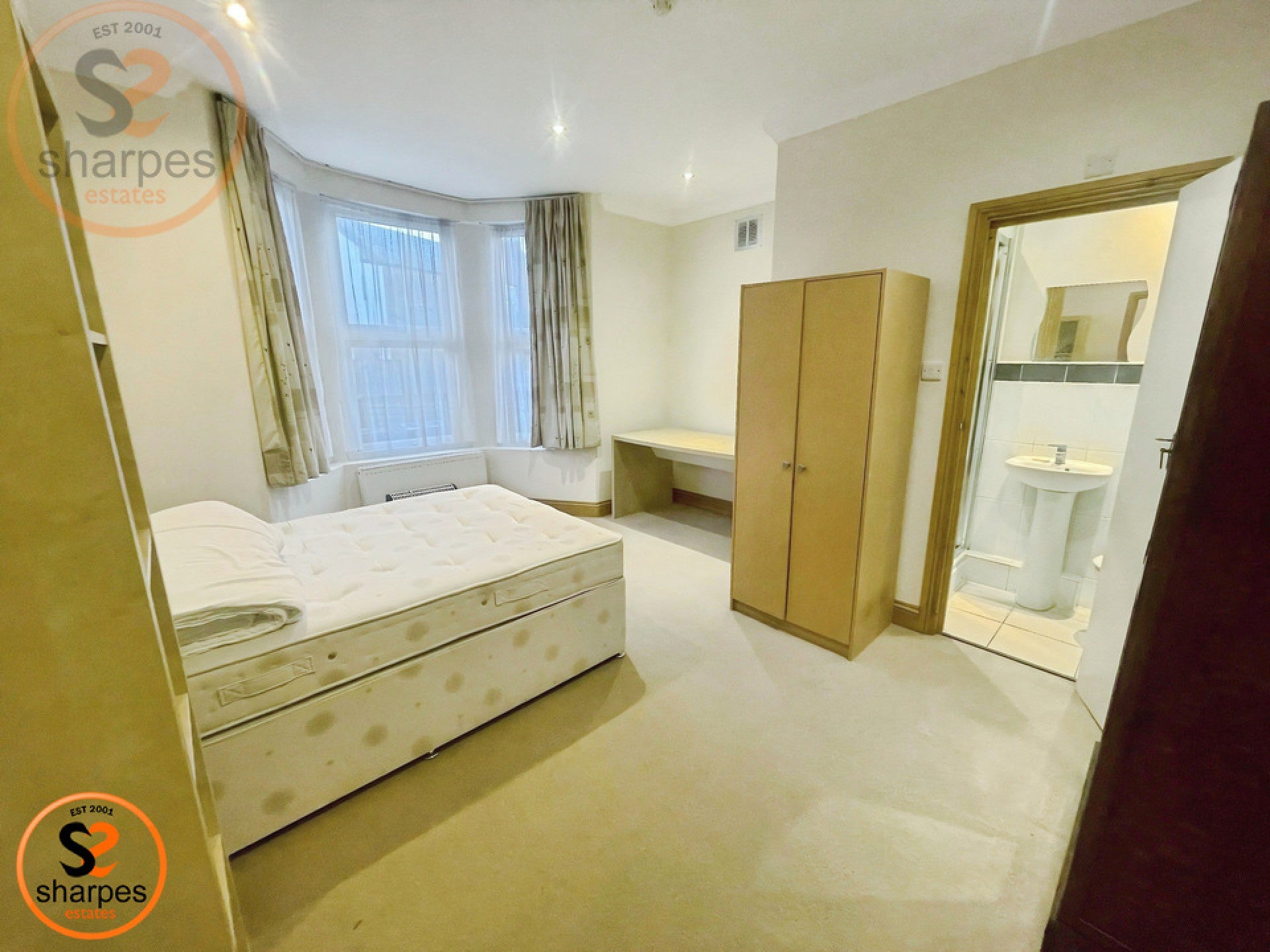 Room Robinson Road in Greater London