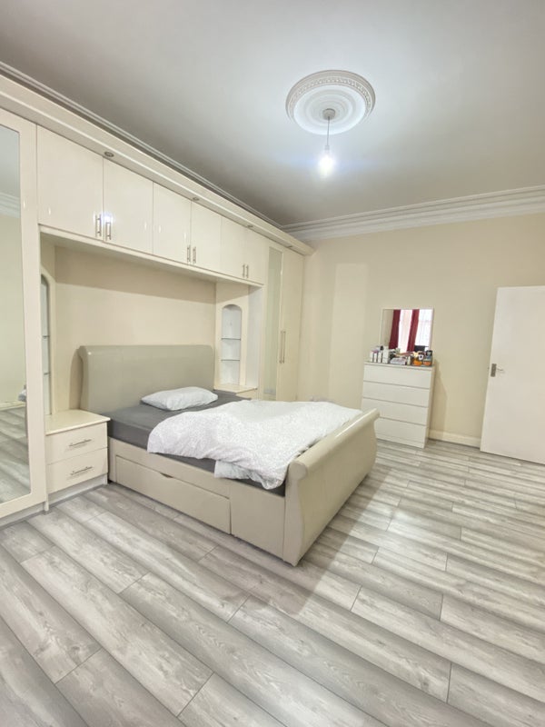 Room The Vale in Greater London
