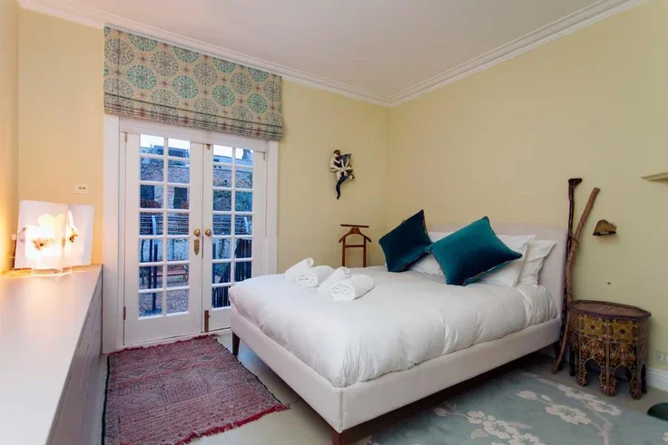 Flat Addison Place in Greater London