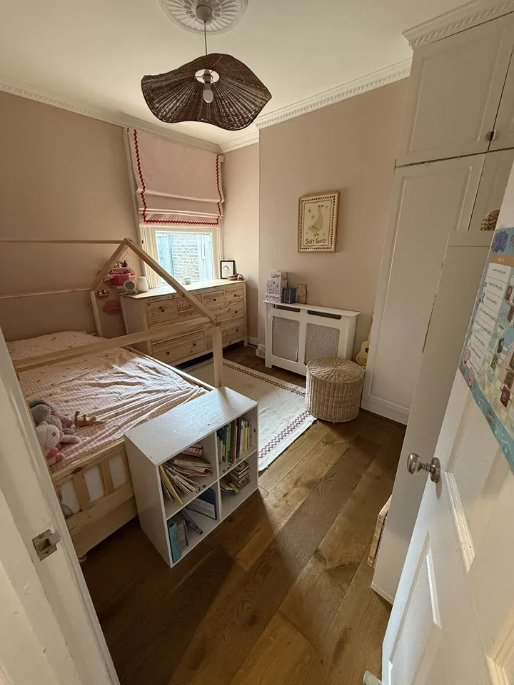 Flat Farlton Road in Greater London