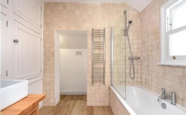 Flat Farlton Road in Greater London