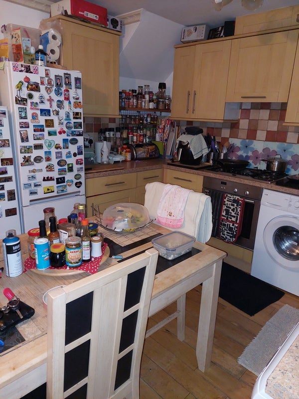 Room Varley Way in Greater London