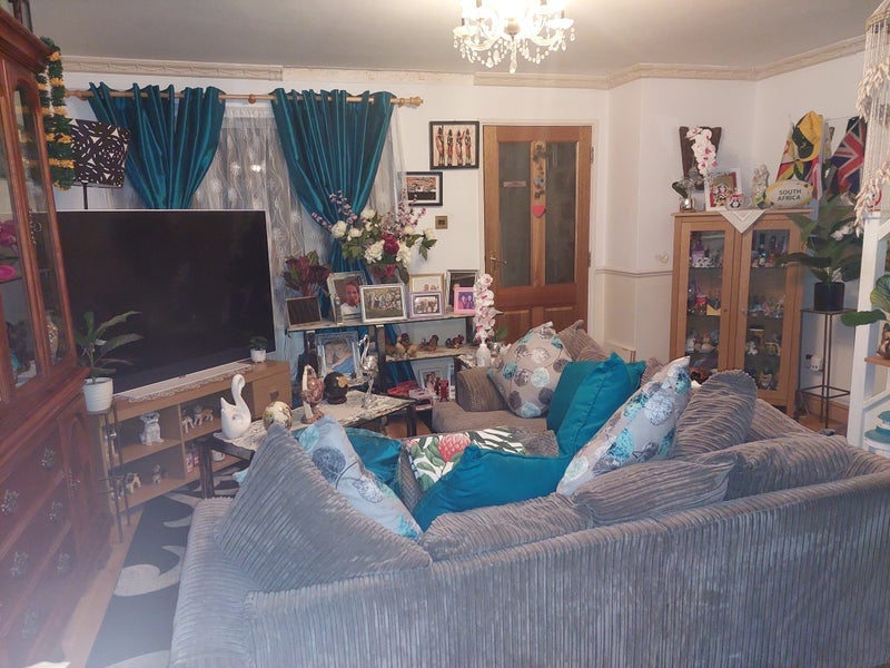 Room Varley Way in Greater London