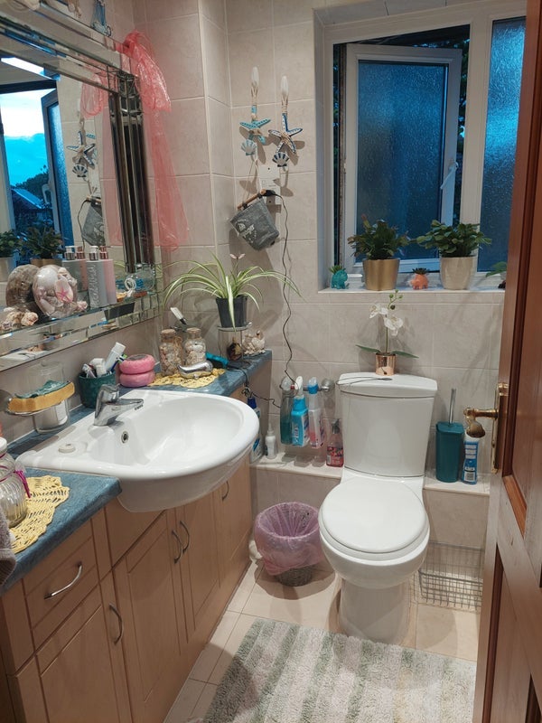 Room Varley Way in Greater London