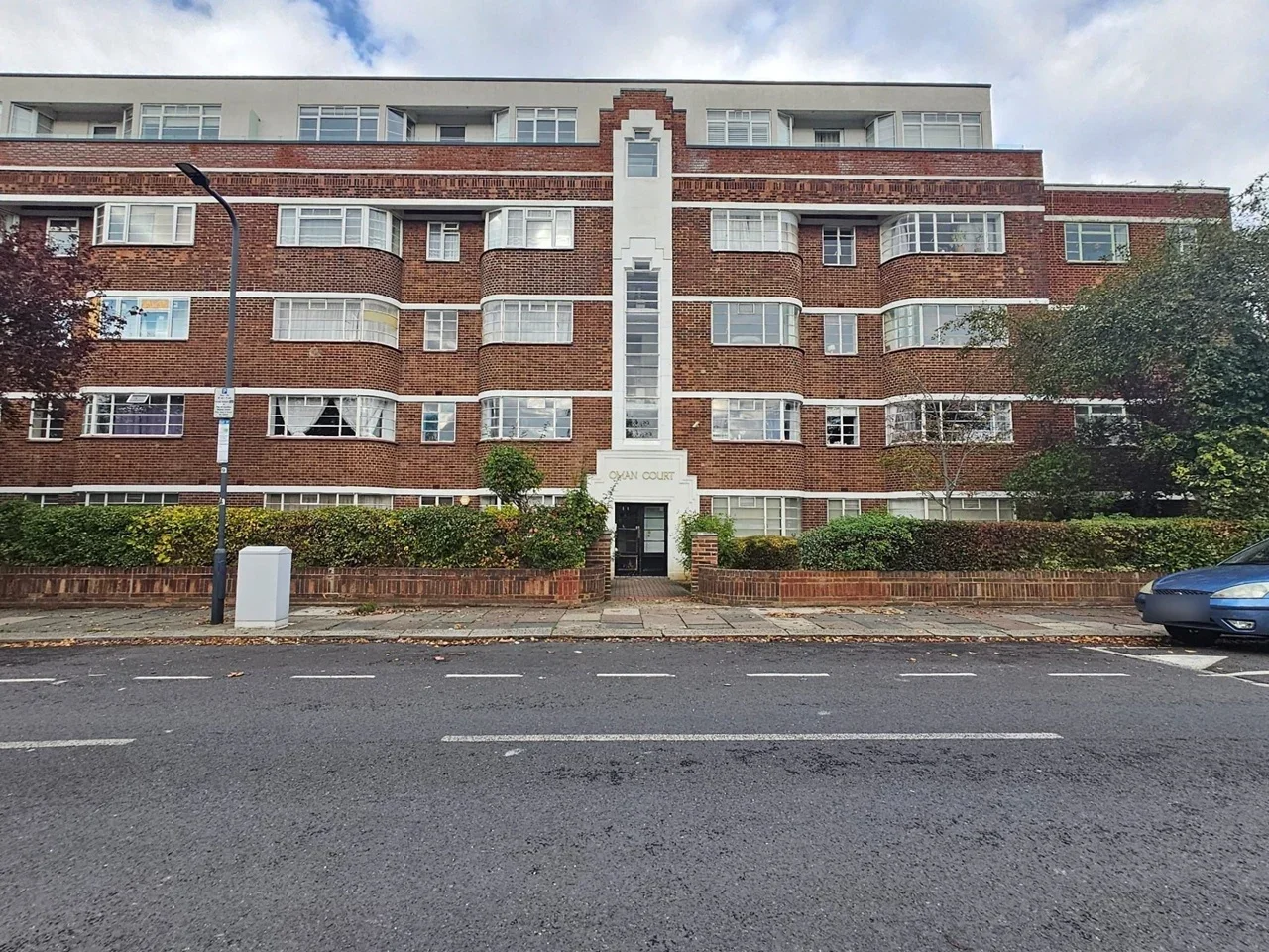 Flat Oman Avenue in Greater London