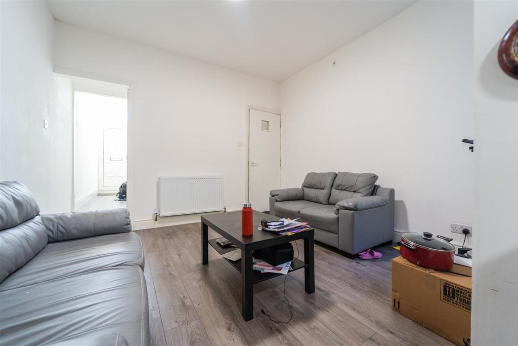 Flat Harborne Park Road in Birmingham