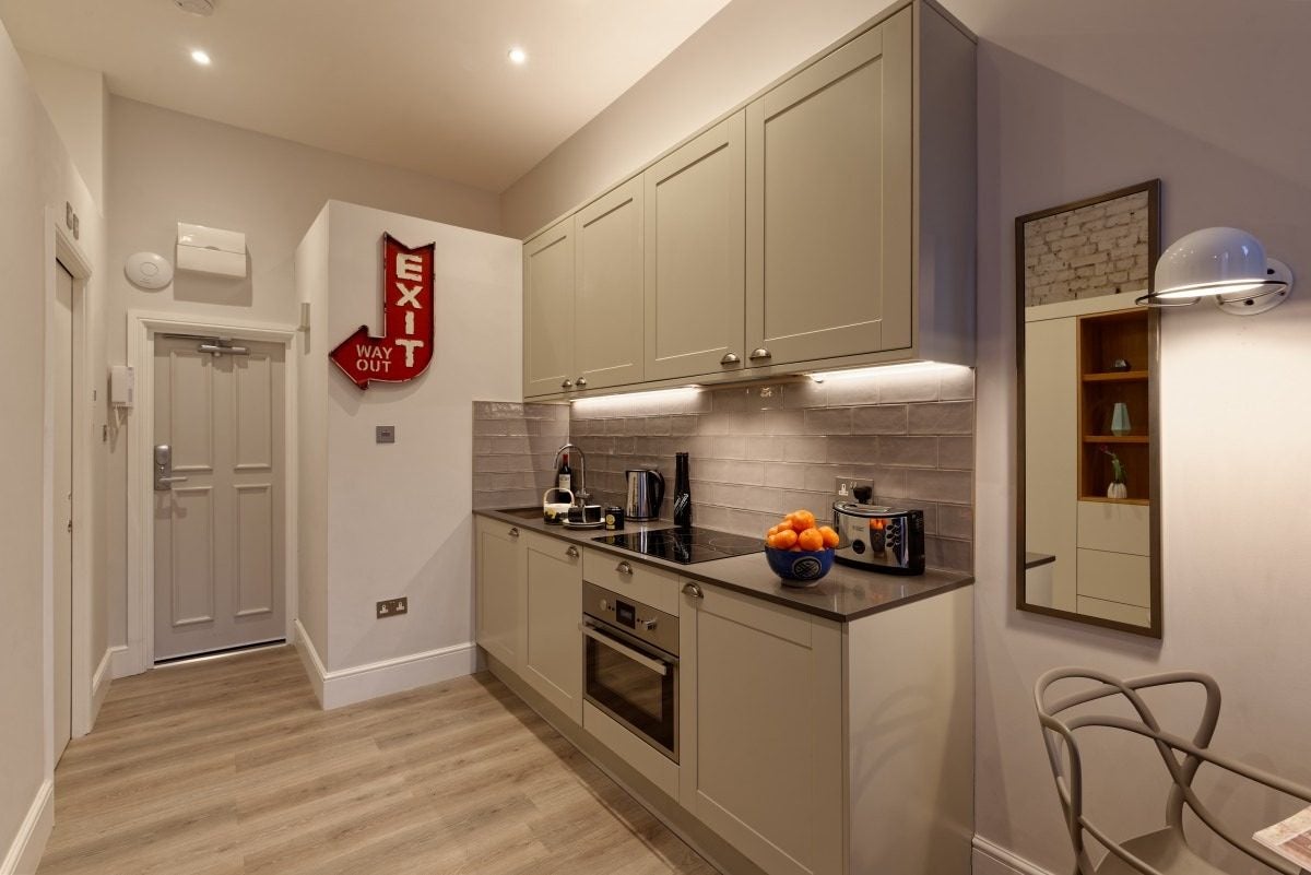 Flat Linden Gardens in Greater London