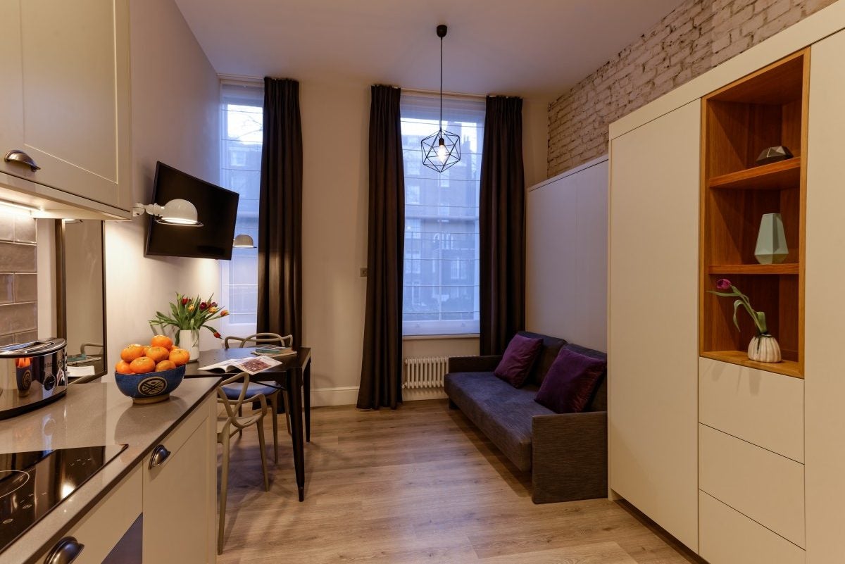 Flat Linden Gardens in Greater London