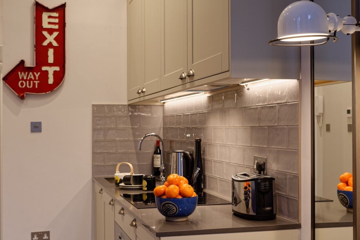 Flat Linden Gardens in Greater London