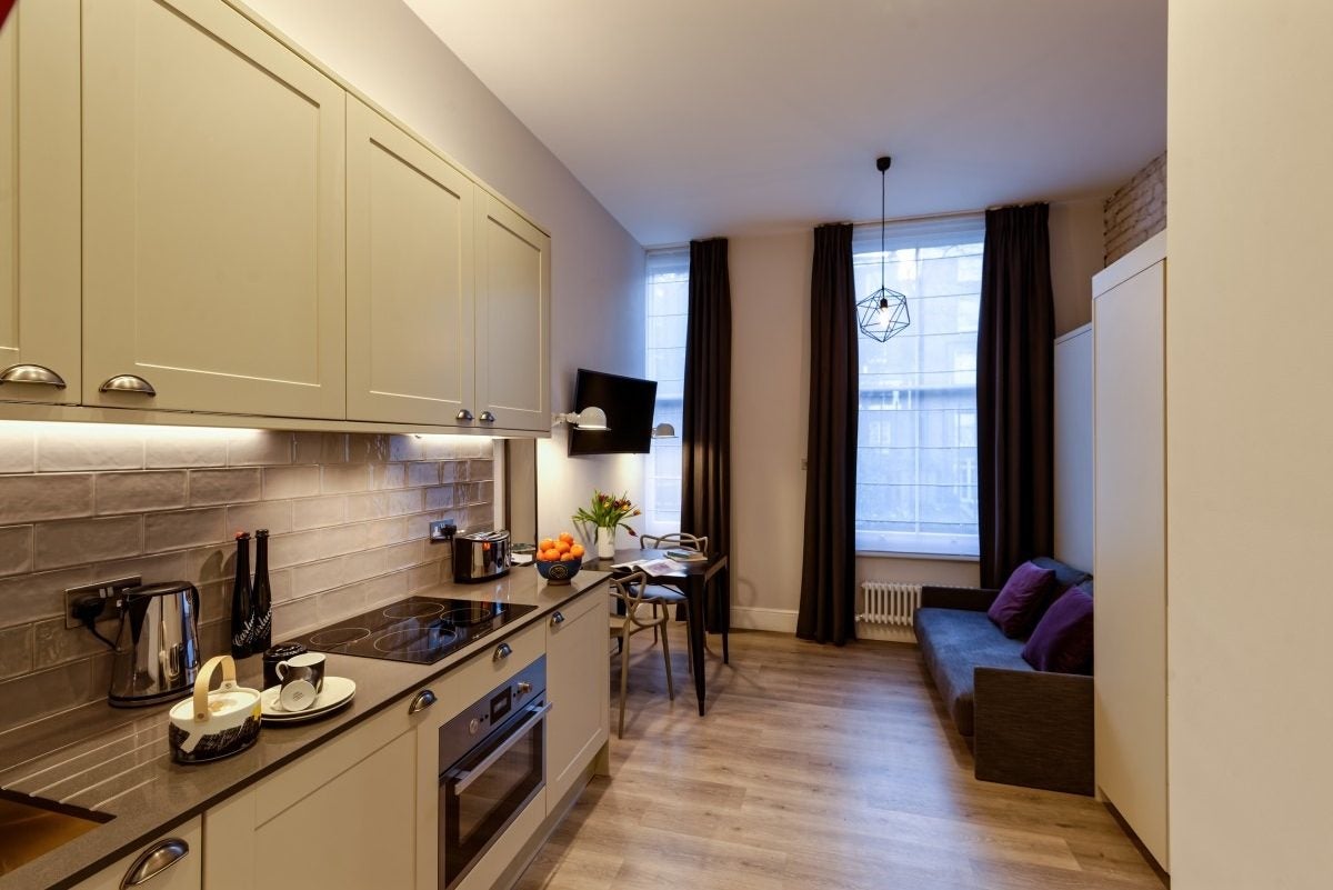 Flat Linden Gardens in Greater London