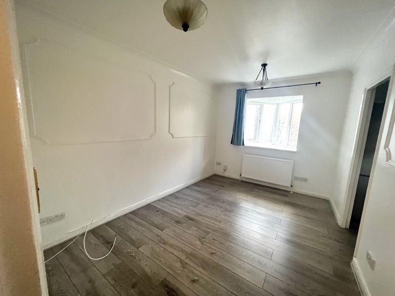 Flat Cosgrove Close in Greater London
