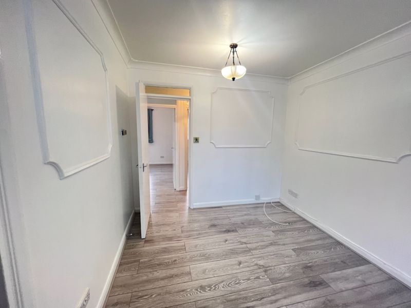 Flat Cosgrove Close in Greater London