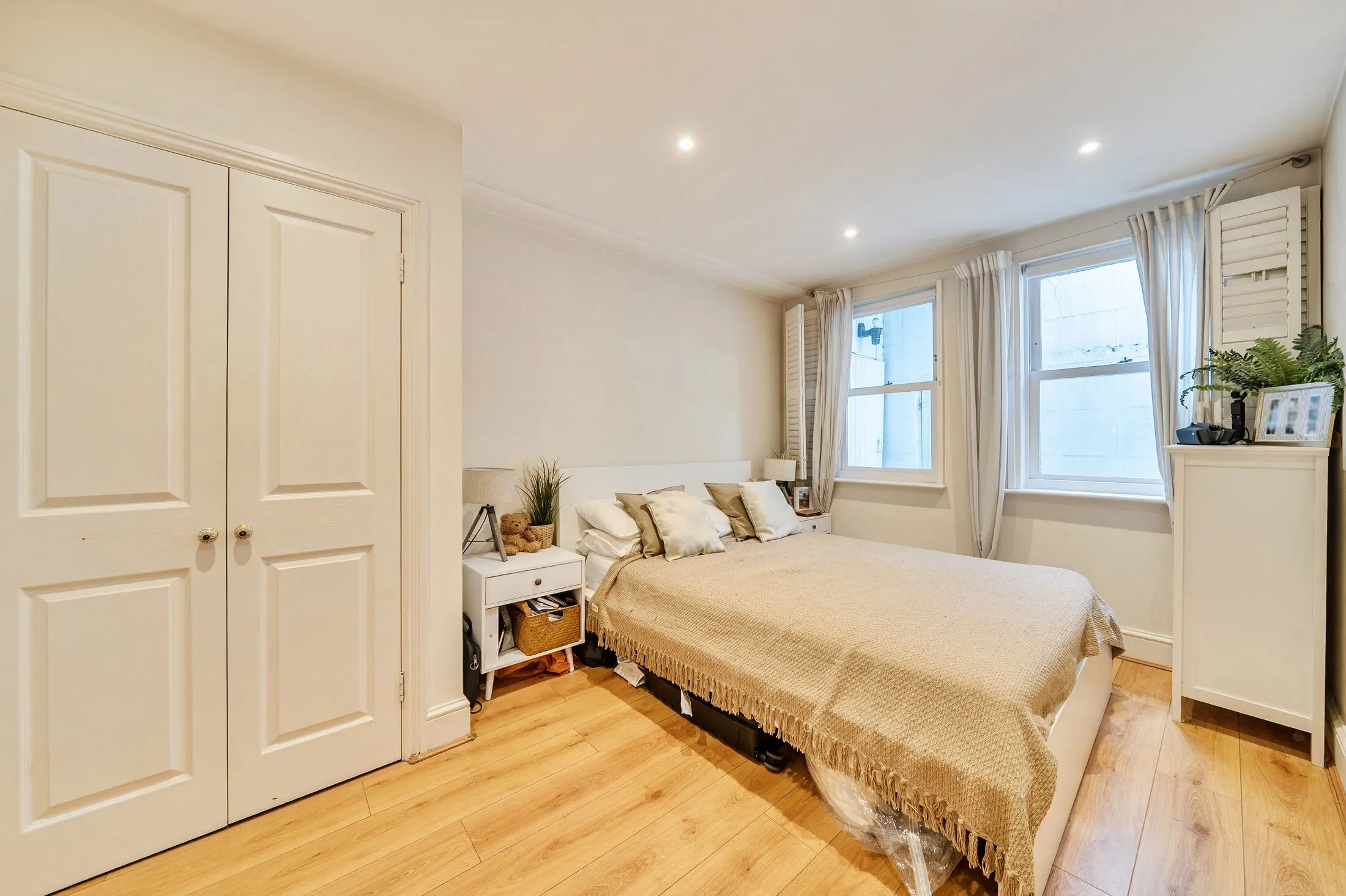 Flat Lots Road in Greater London