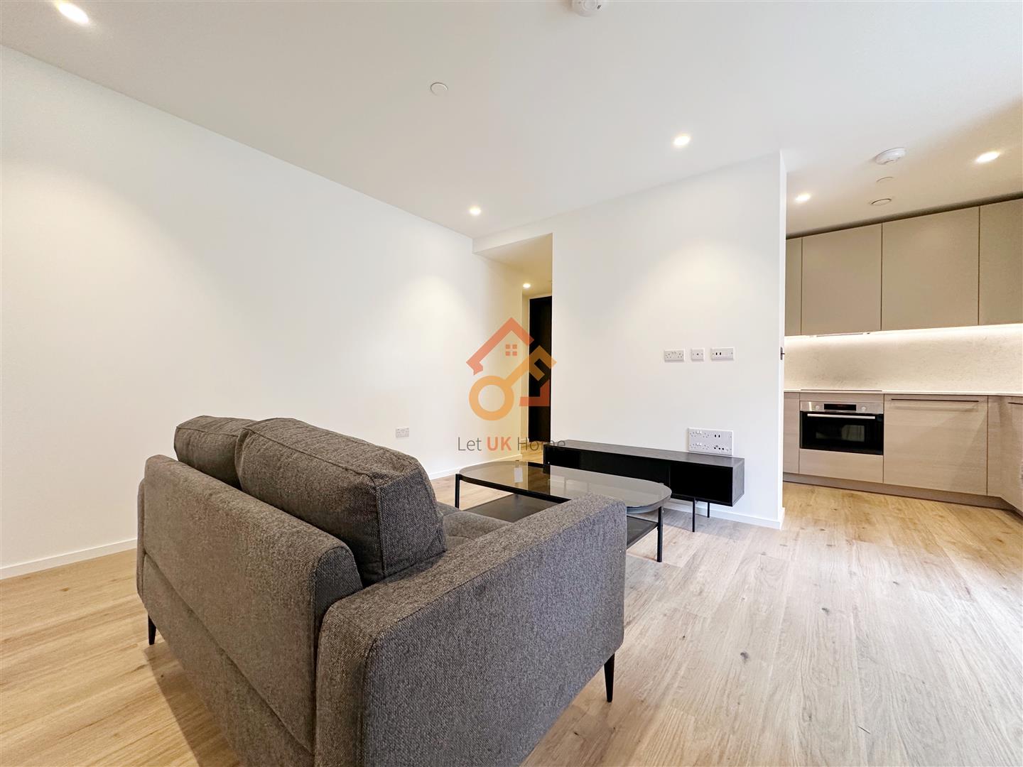 Flat Hemlock Street in Greater London